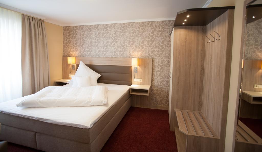 Hotel Restaurant Zur Post Lohfelden Quarto foto